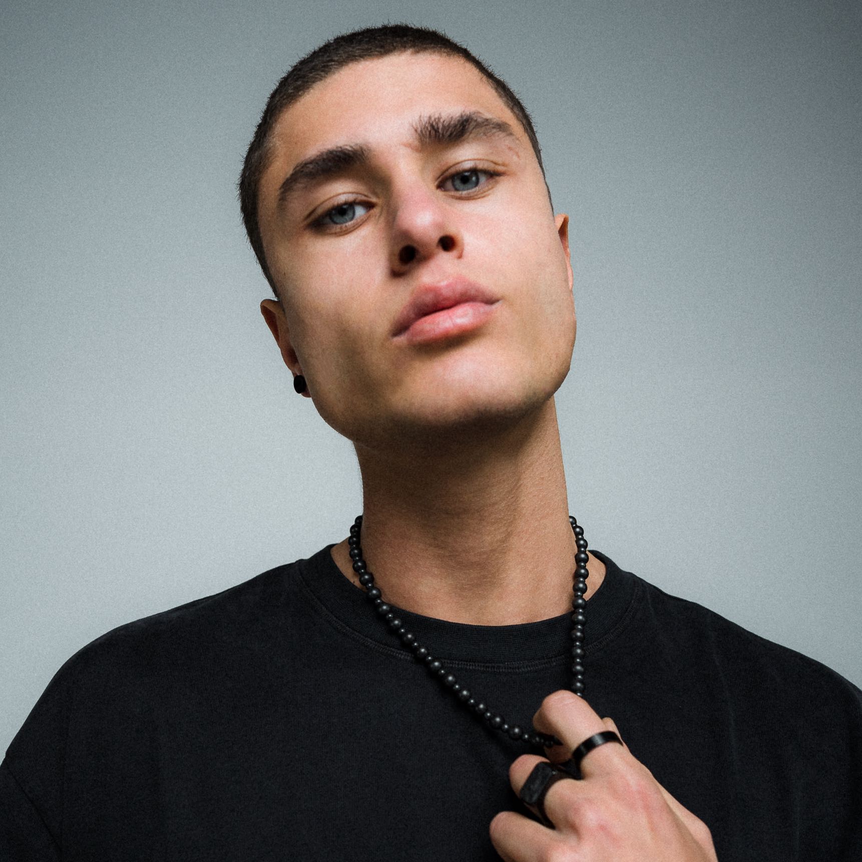 K12 - CARBON STUD EARRING